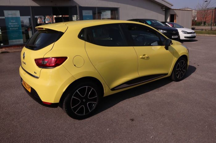 Renault Clio 0.9 DYNAMIQUE MEDIANAV ENERGY TCE S/S 5d 90 BHP Hatchback Petrol YELLOW