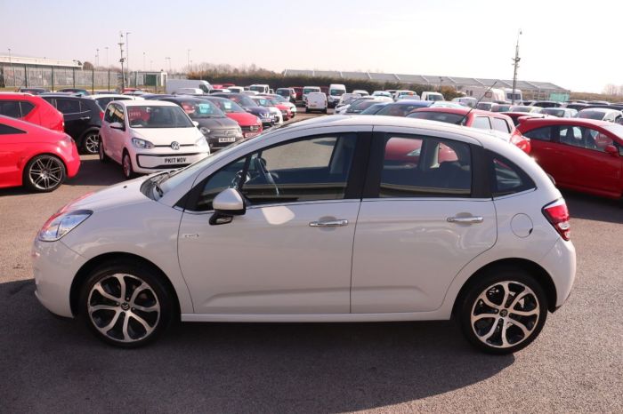 Citroen C3 1.2 EXCLUSIVE 5d 109 BHP Hatchback Petrol WHITE