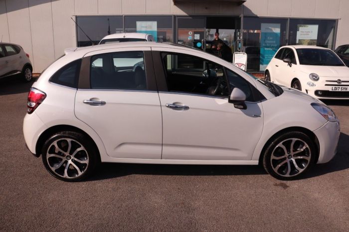 Citroen C3 1.2 EXCLUSIVE 5d 109 BHP Hatchback Petrol WHITE