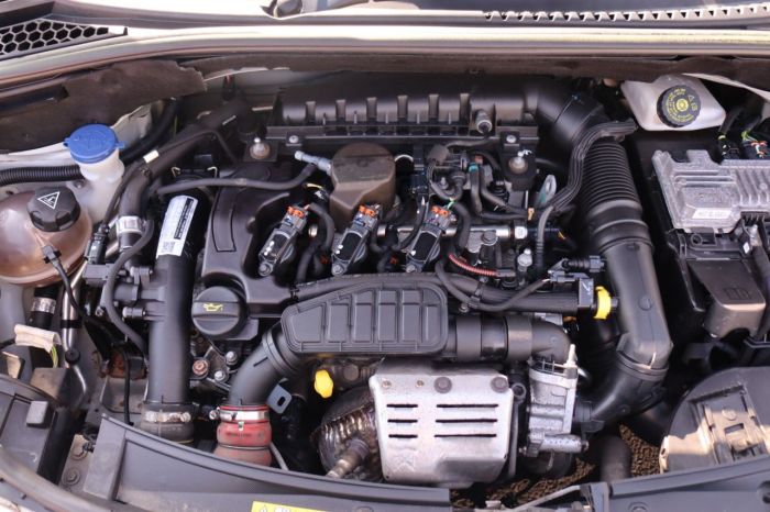 Citroen C3 1.2 EXCLUSIVE 5d 109 BHP Hatchback Petrol WHITE