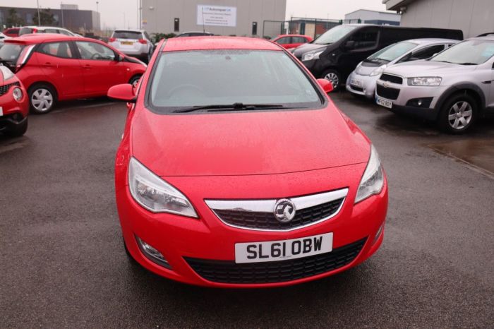 Vauxhall Astra 1.4 EXCITE 5d 98 BHP Hatchback Petrol RED