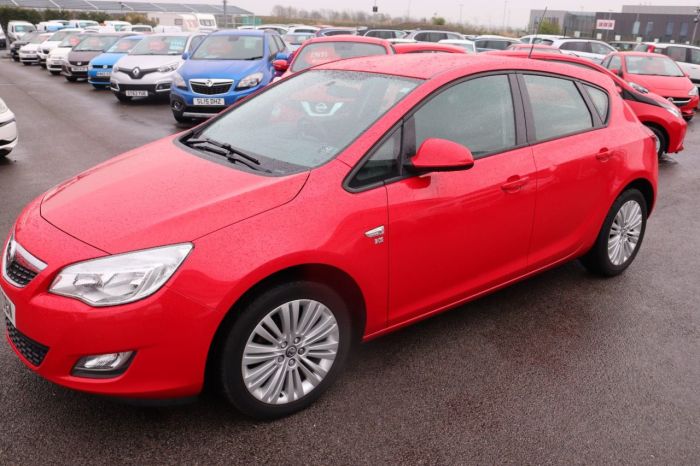 Vauxhall Astra 1.4 EXCITE 5d 98 BHP Hatchback Petrol RED