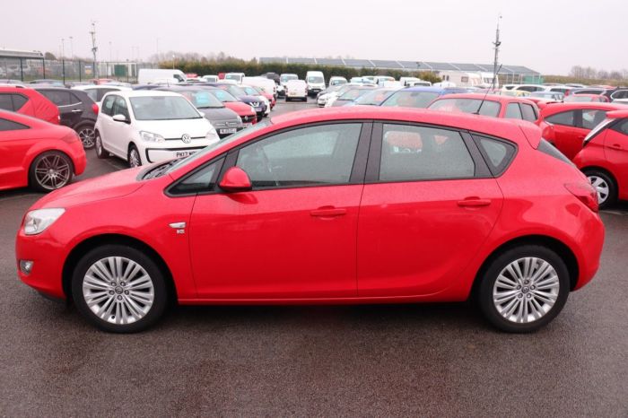 Vauxhall Astra 1.4 EXCITE 5d 98 BHP Hatchback Petrol RED