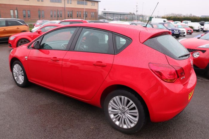 Vauxhall Astra 1.4 EXCITE 5d 98 BHP Hatchback Petrol RED