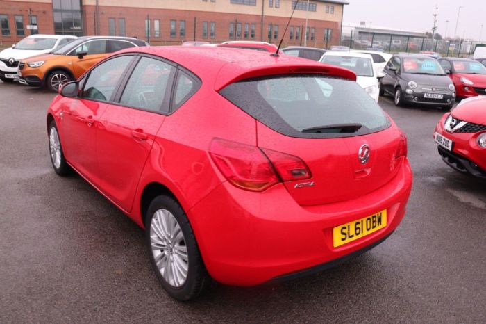 Vauxhall Astra 1.4 EXCITE 5d 98 BHP Hatchback Petrol RED