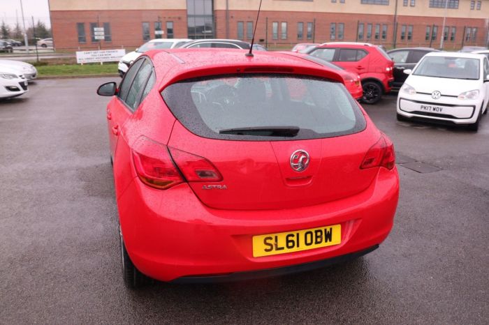 Vauxhall Astra 1.4 EXCITE 5d 98 BHP Hatchback Petrol RED