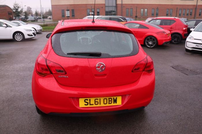 Vauxhall Astra 1.4 EXCITE 5d 98 BHP Hatchback Petrol RED