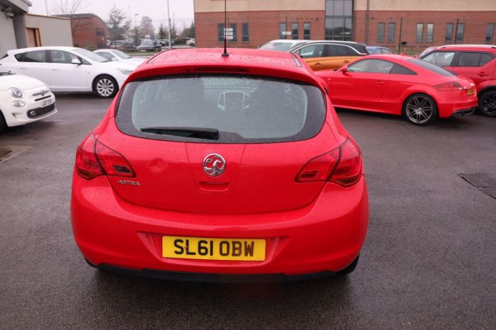 Vauxhall Astra 1.4 EXCITE 5d 98 BHP Hatchback Petrol RED