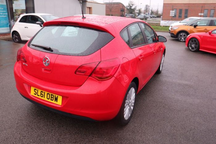 Vauxhall Astra 1.4 EXCITE 5d 98 BHP Hatchback Petrol RED