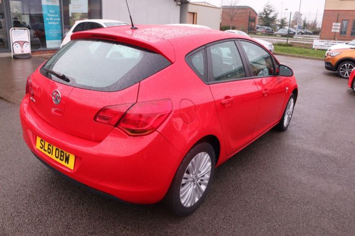 Vauxhall Astra 1.4 EXCITE 5d 98 BHP Hatchback Petrol RED