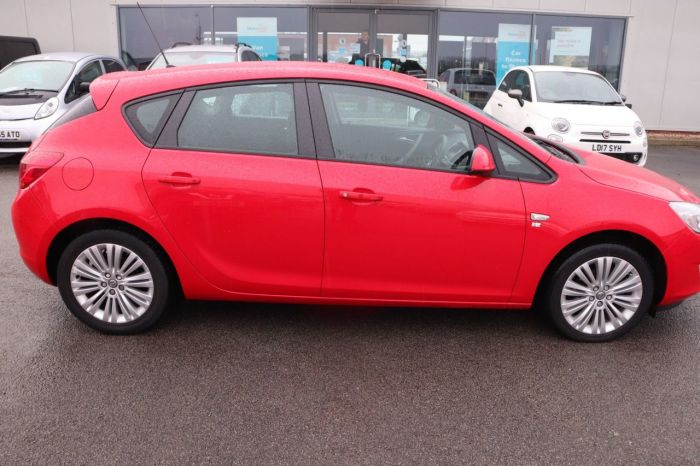 Vauxhall Astra 1.4 EXCITE 5d 98 BHP Hatchback Petrol RED