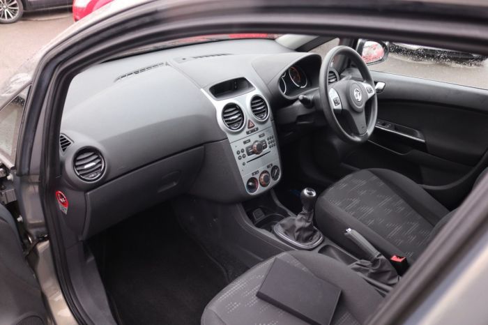 Vauxhall Corsa 1.2 DESIGN AC 5d 83 BHP Hatchback Petrol BROWN