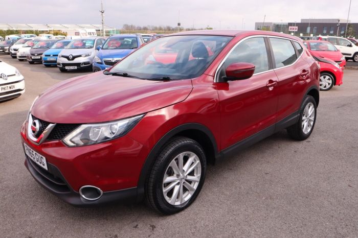 Nissan Qashqai 1.5 DCI ACENTA SMART VISION 5d 108 BHP Hatchback Diesel RED