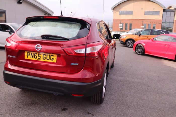 Nissan Qashqai 1.5 DCI ACENTA SMART VISION 5d 108 BHP Hatchback Diesel RED