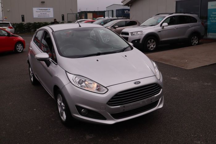 Ford Fiesta 1.2 ZETEC 5d 81 BHP Hatchback Petrol SILVER