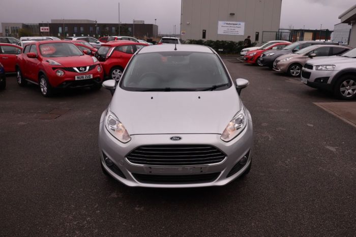 Ford Fiesta 1.2 ZETEC 5d 81 BHP Hatchback Petrol SILVER