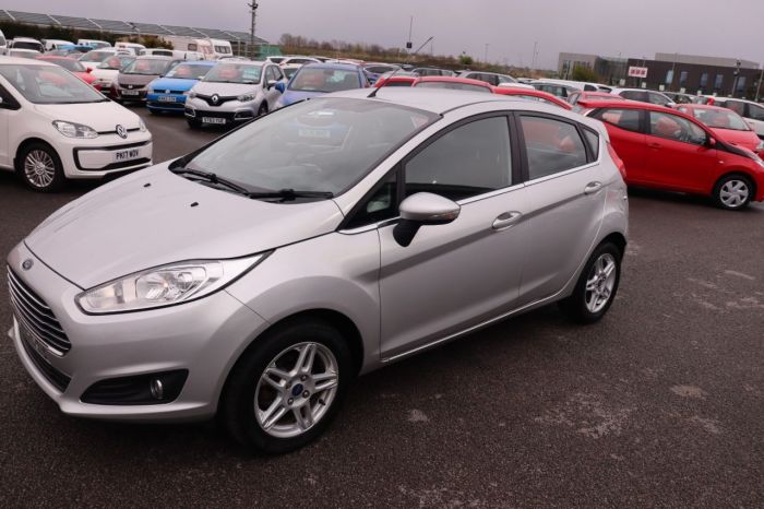 Ford Fiesta 1.2 ZETEC 5d 81 BHP Hatchback Petrol SILVER