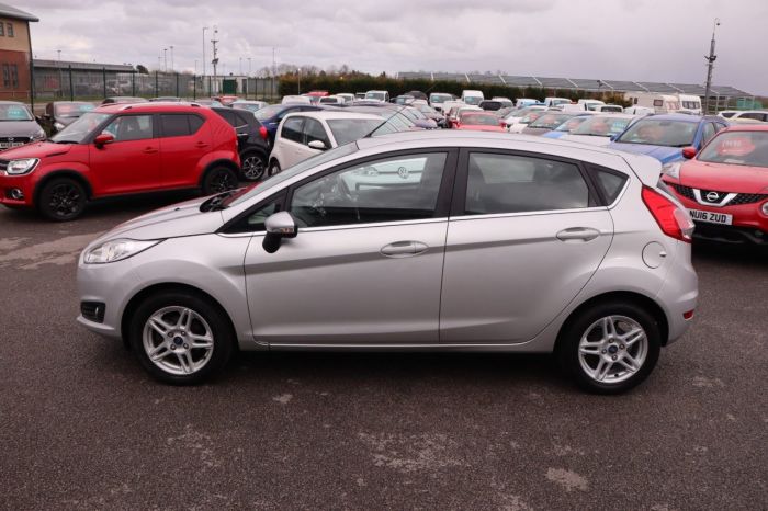 Ford Fiesta 1.2 ZETEC 5d 81 BHP Hatchback Petrol SILVER