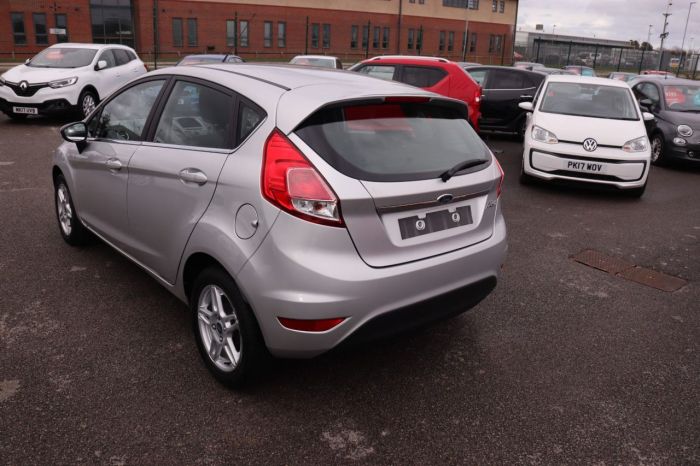 Ford Fiesta 1.2 ZETEC 5d 81 BHP Hatchback Petrol SILVER