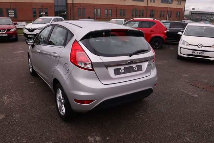 Ford Fiesta 1.2 ZETEC 5d 81 BHP Hatchback Petrol SILVER