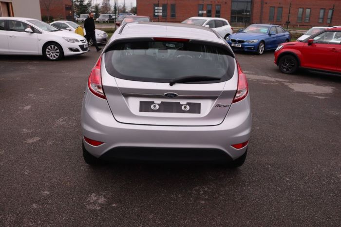 Ford Fiesta 1.2 ZETEC 5d 81 BHP Hatchback Petrol SILVER