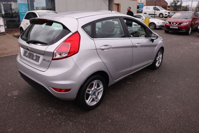 Ford Fiesta 1.2 ZETEC 5d 81 BHP Hatchback Petrol SILVER