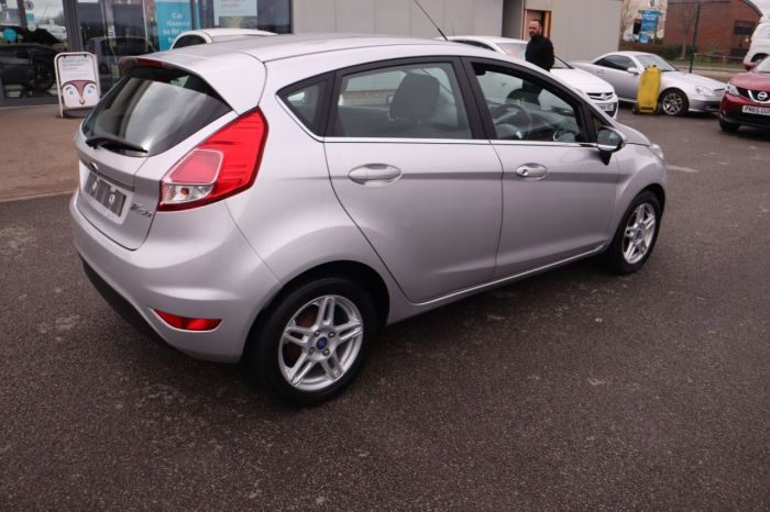 Ford Fiesta 1.2 ZETEC 5d 81 BHP Hatchback Petrol SILVER