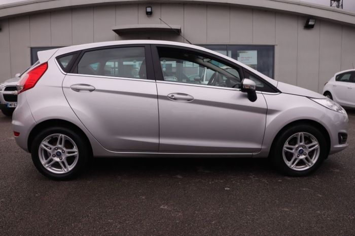 Ford Fiesta 1.2 ZETEC 5d 81 BHP Hatchback Petrol SILVER