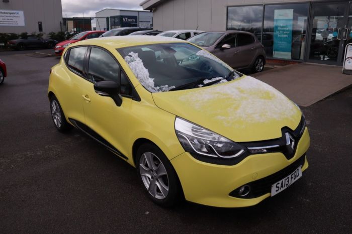 Renault Clio 1.1 DYNAMIQUE MEDIANAV 5d 75 BHP Hatchback Petrol YELLOW