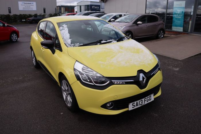 Renault Clio 1.1 DYNAMIQUE MEDIANAV 5d 75 BHP Hatchback Petrol YELLOW