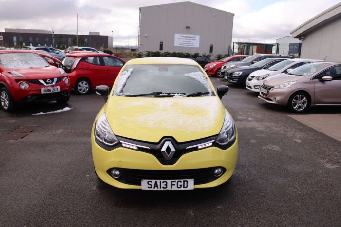 Renault Clio 1.1 DYNAMIQUE MEDIANAV 5d 75 BHP Hatchback Petrol YELLOW