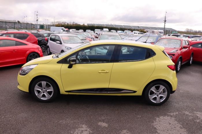 Renault Clio 1.1 DYNAMIQUE MEDIANAV 5d 75 BHP Hatchback Petrol YELLOW