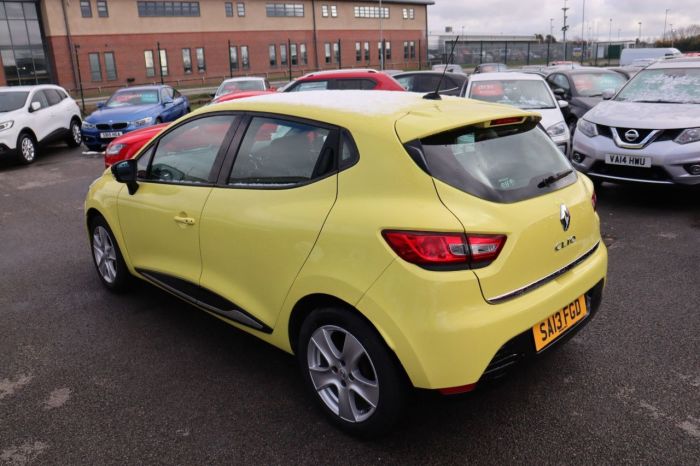 Renault Clio 1.1 DYNAMIQUE MEDIANAV 5d 75 BHP Hatchback Petrol YELLOW