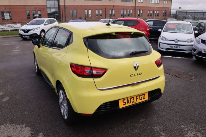 Renault Clio 1.1 DYNAMIQUE MEDIANAV 5d 75 BHP Hatchback Petrol YELLOW