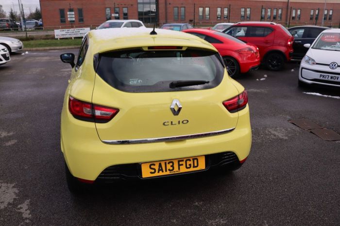 Renault Clio 1.1 DYNAMIQUE MEDIANAV 5d 75 BHP Hatchback Petrol YELLOW