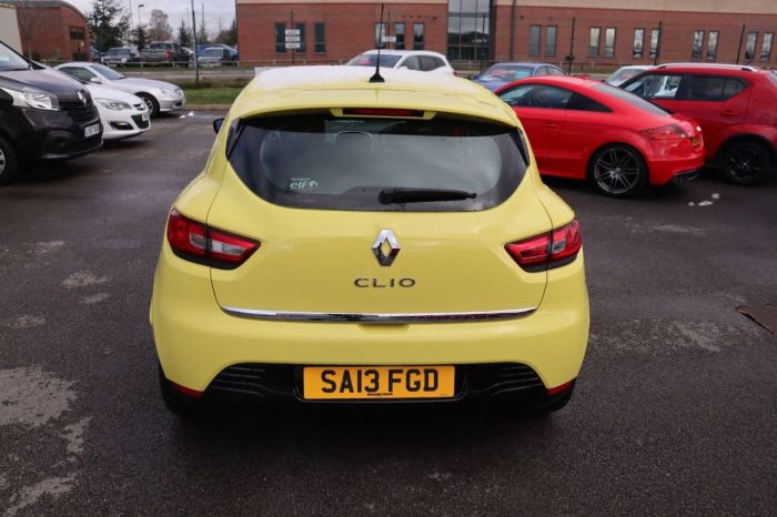 Renault Clio 1.1 DYNAMIQUE MEDIANAV 5d 75 BHP Hatchback Petrol YELLOW