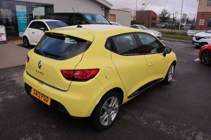 Renault Clio 1.1 DYNAMIQUE MEDIANAV 5d 75 BHP Hatchback Petrol YELLOW