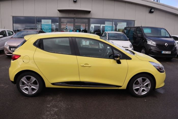 Renault Clio 1.1 DYNAMIQUE MEDIANAV 5d 75 BHP Hatchback Petrol YELLOW