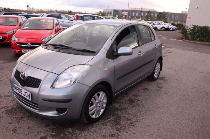 Toyota Yaris 1.3 TR VVTI 5d 86 BHP Hatchback Petrol SILVER