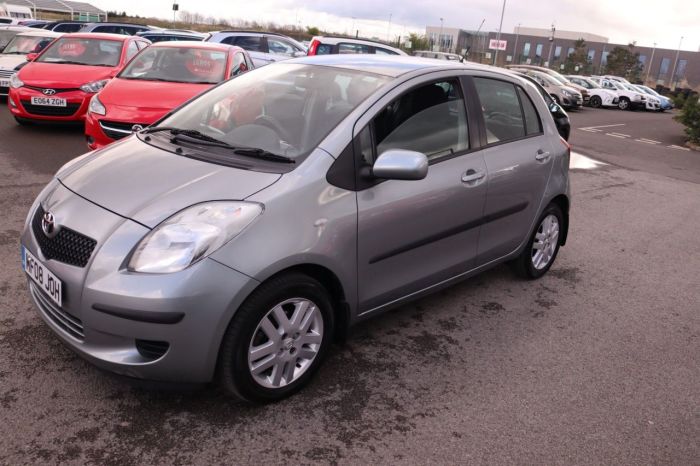 Toyota Yaris 1.3 TR VVTI 5d 86 BHP Hatchback Petrol SILVER