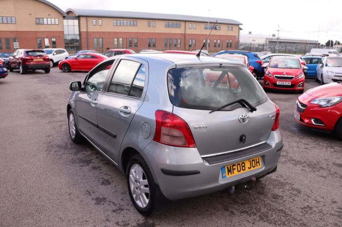 Toyota Yaris 1.3 TR VVTI 5d 86 BHP Hatchback Petrol SILVER