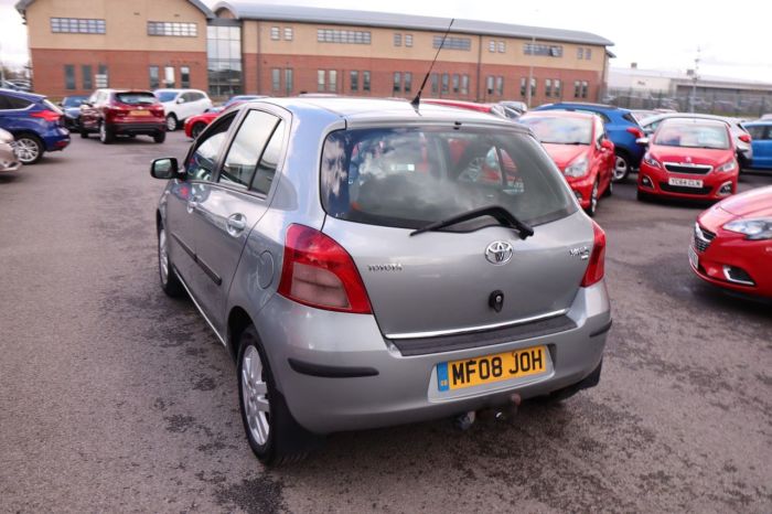 Toyota Yaris 1.3 TR VVTI 5d 86 BHP Hatchback Petrol SILVER