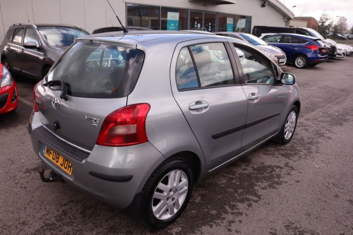 Toyota Yaris 1.3 TR VVTI 5d 86 BHP Hatchback Petrol SILVER