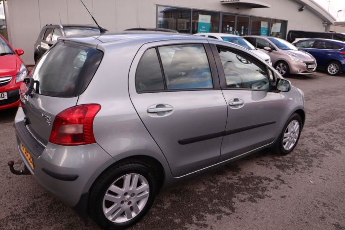 Toyota Yaris 1.3 TR VVTI 5d 86 BHP Hatchback Petrol SILVER