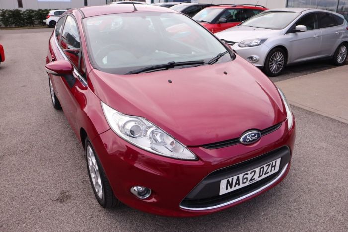 Ford Fiesta 1.2 ZETEC 3d 81 BHP Hatchback Petrol RED