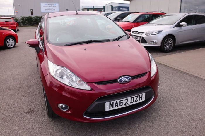 Ford Fiesta 1.2 ZETEC 3d 81 BHP Hatchback Petrol RED