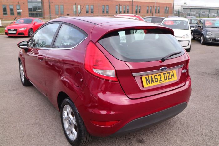 Ford Fiesta 1.2 ZETEC 3d 81 BHP Hatchback Petrol RED