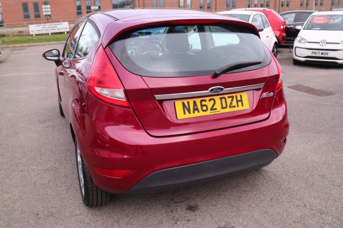 Ford Fiesta 1.2 ZETEC 3d 81 BHP Hatchback Petrol RED