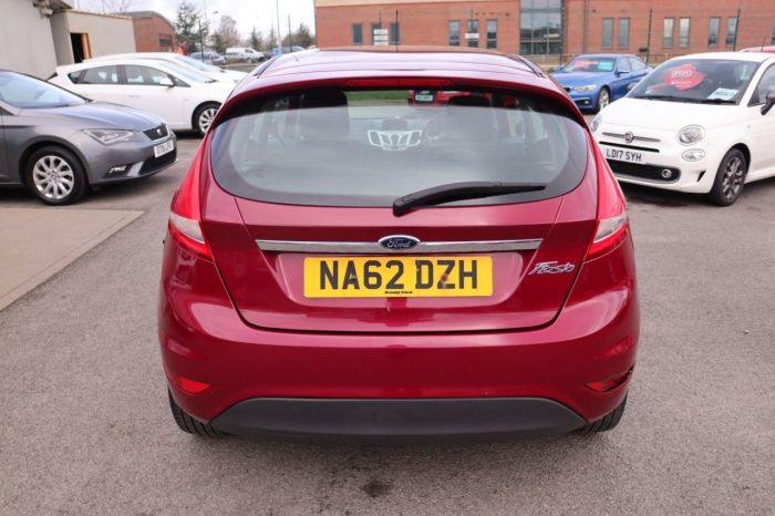 Ford Fiesta 1.2 ZETEC 3d 81 BHP Hatchback Petrol RED