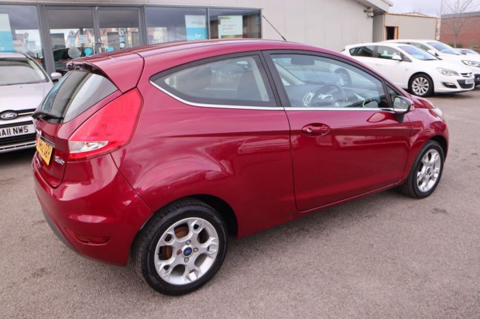 Ford Fiesta 1.2 ZETEC 3d 81 BHP Hatchback Petrol RED